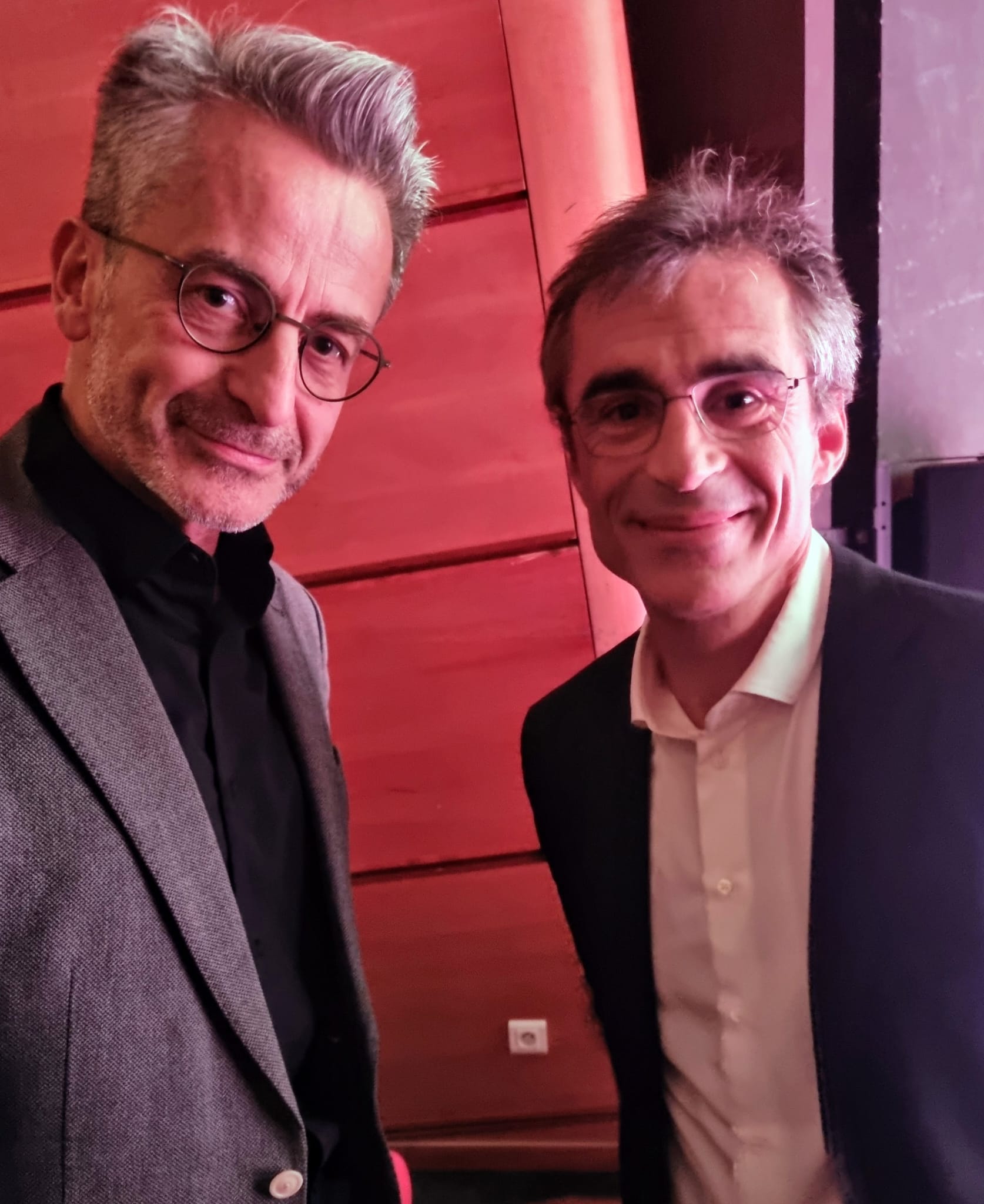 Scène de théâtre de Raphaël Enthoven à Angoulême – avril 2025, « Comment l’incertitude peut devenir une opportunité. »